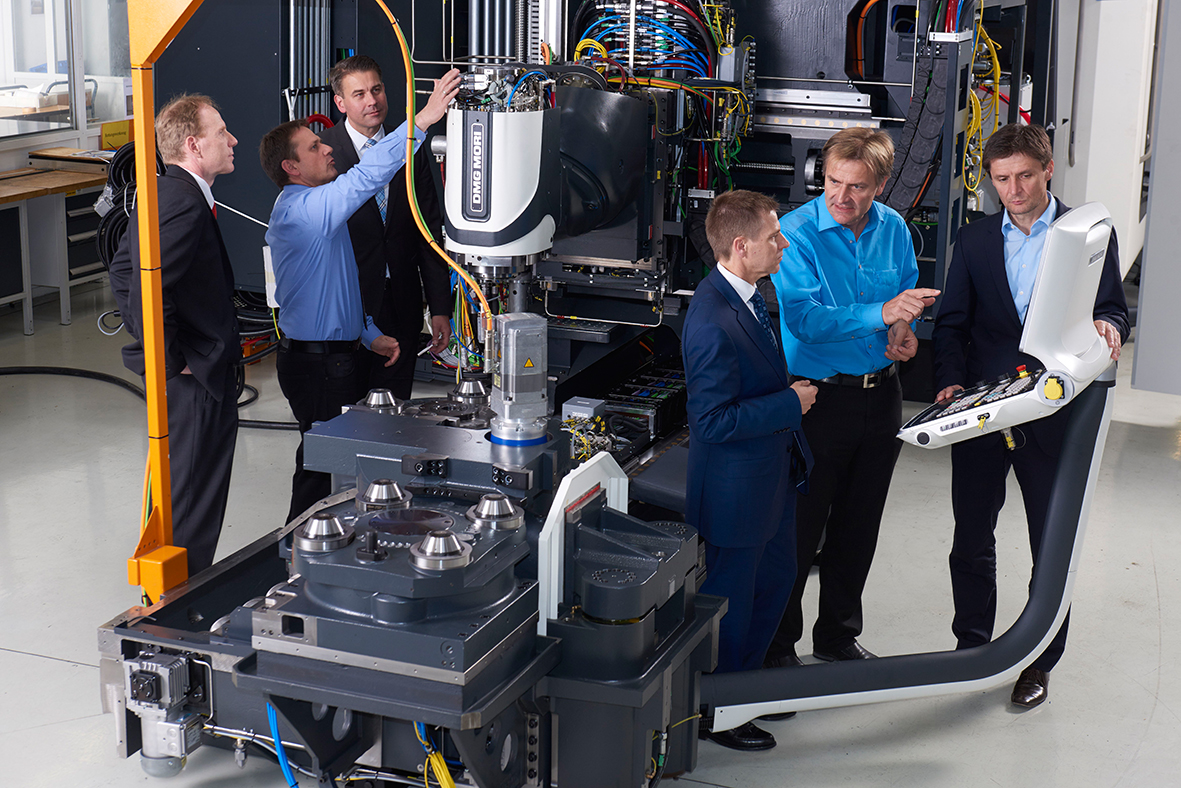 在一個(gè)實(shí)際投資項目中，舍弗勒和Deckel Maho Pfronten公司的專(zhuān)家開(kāi)發(fā)出了“機床4.0”，利用現有生產(chǎn)技術(shù)與傳感器、云技術(shù)和數字化零部件的連接，向數字化生產(chǎn)目標邁出了實(shí)質(zhì)性的一步。